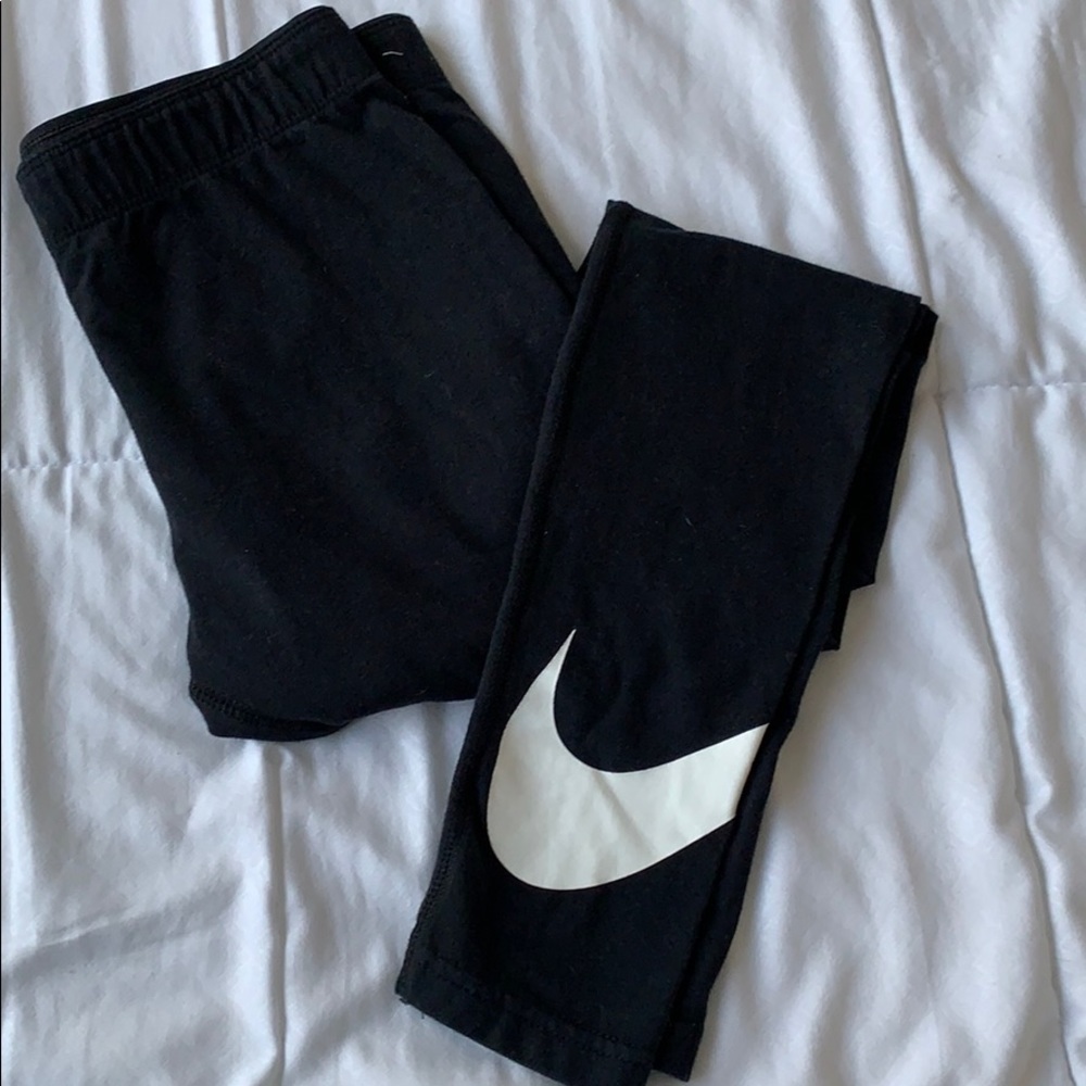 Nike lightweight leggings